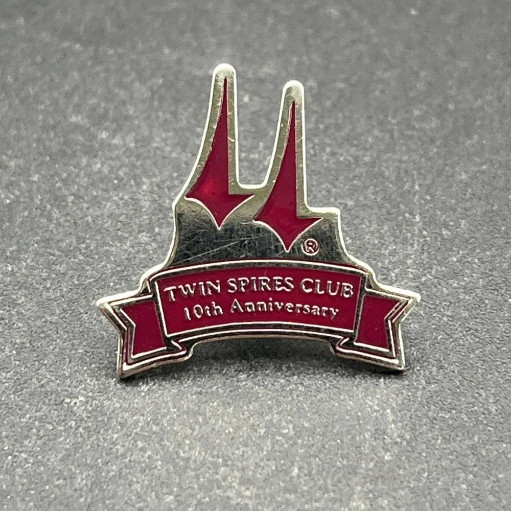 Churchill Downs Twin Spires Club 10th Anniversary Horse‎ Racing Lapel Hat Pin